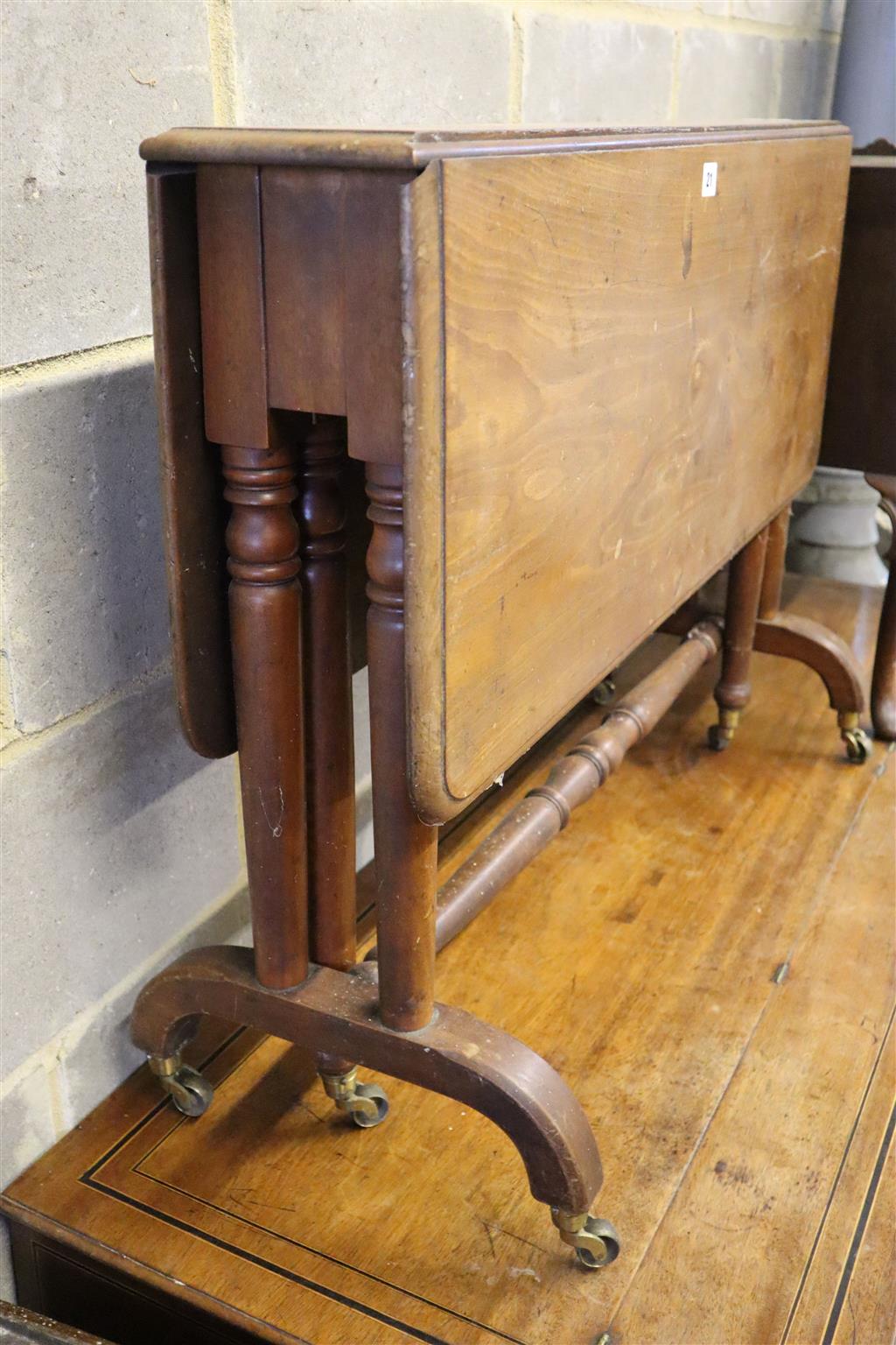 A Victorian mahogany Sutherland table, width 91cm, depth 35cm, height 67cm